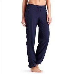 NWOT Women’s Athleta Vi Viva Pants Navy 2